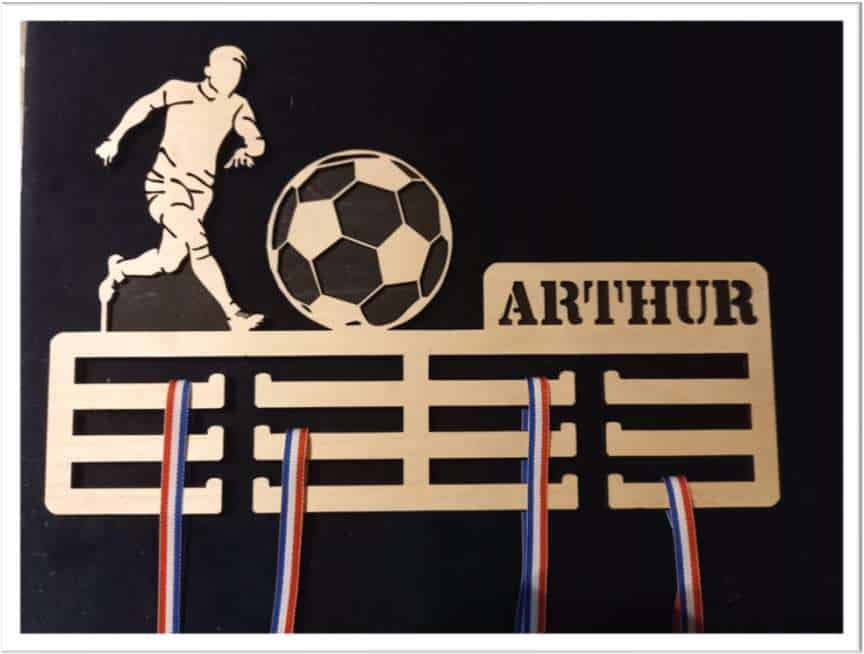 signalétique bois gravé logo sport