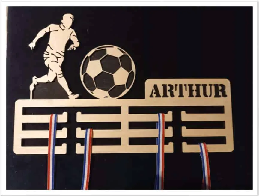 signalétique bois gravé logo sport